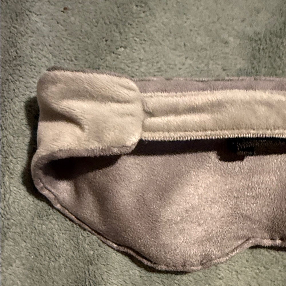 Gravity weighted Gray Sleep Mask - OS adjustable fit - Picture 4 of 5